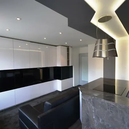 Апартаменты Klamovka Park Apartment